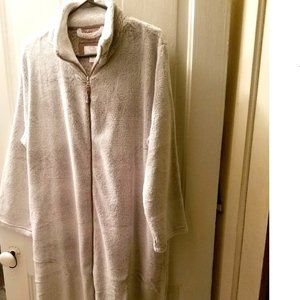 Luscious Oscar de la Renta 💖✨BEAUTIFUL Plush Cream/Tan Long Robe L/XL
